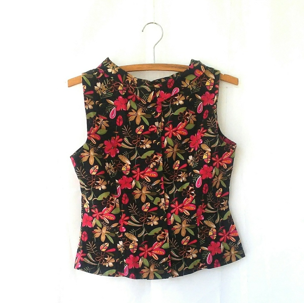 Vintage floral sleeveless button down blouse